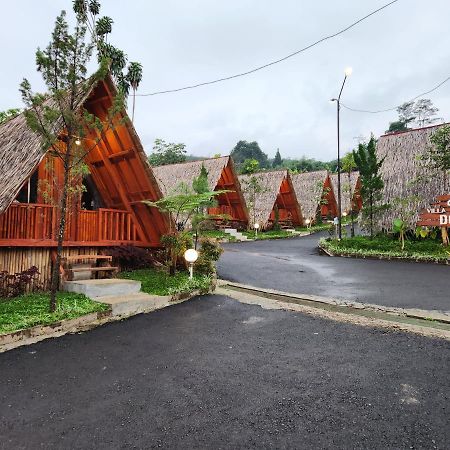 Villa Dgyp Ciater Buitenkant foto